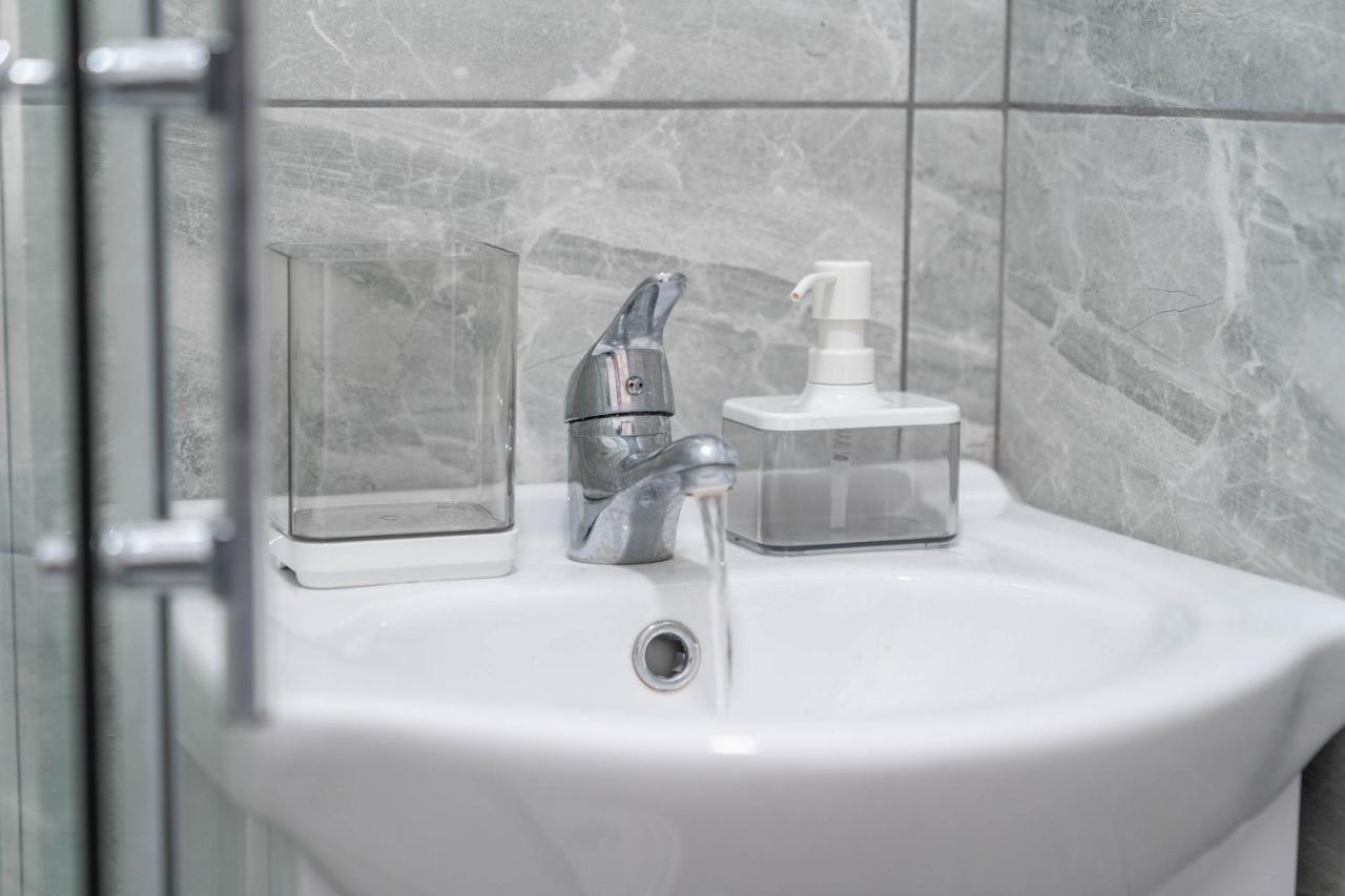 Sky One Bedroom Modern 3 * Birmingham