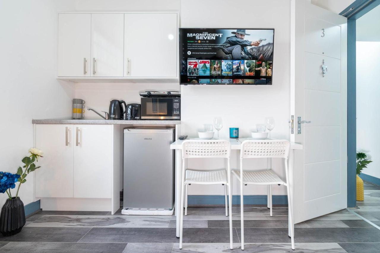 Sky One Bedroom Modern 3 *